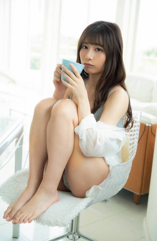 鈴木優香 ちょっと脱ぎすぎ水着グラビア画像！