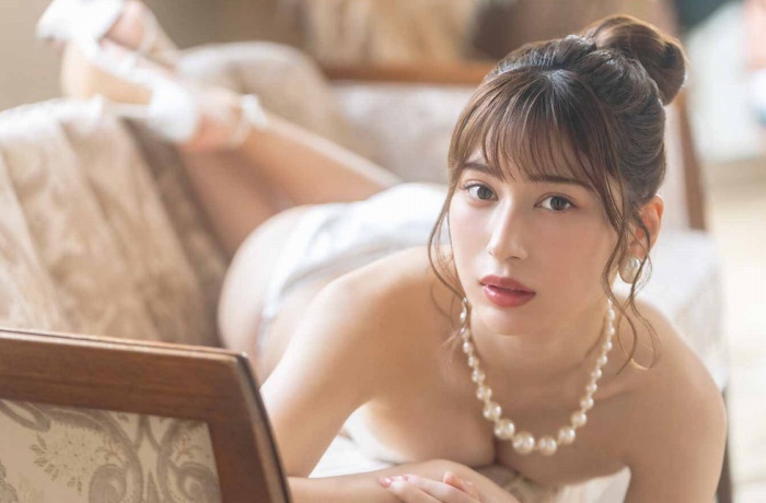 雪平莉左 グラマラス美女の水着グラビア画像！