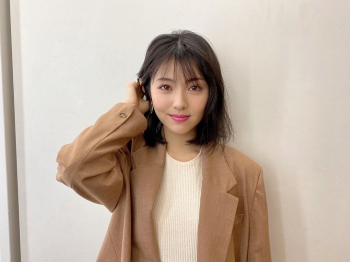 浜辺美波 鬼かわな水着＆浴衣グラビア画像！