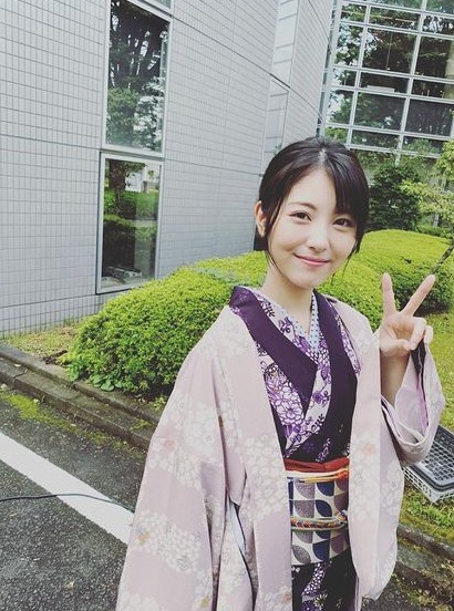 浜辺美波 鬼かわな水着＆浴衣グラビア画像！