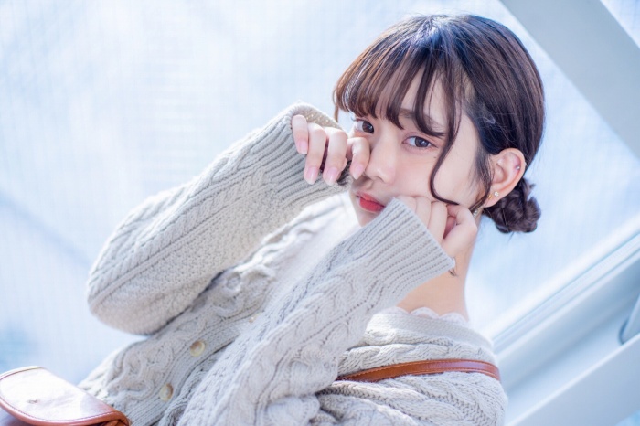 青戸しの Fカップボインな水着グラビア画像！