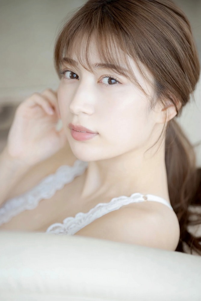 雪平莉左 グラマラス美女の水着グラビア画像！