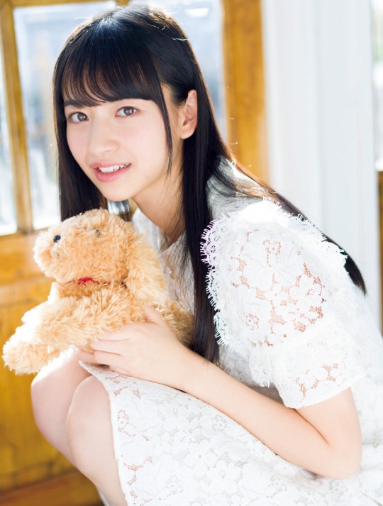 金川紗耶 美脚でスタイルが凄いグラビア画像！