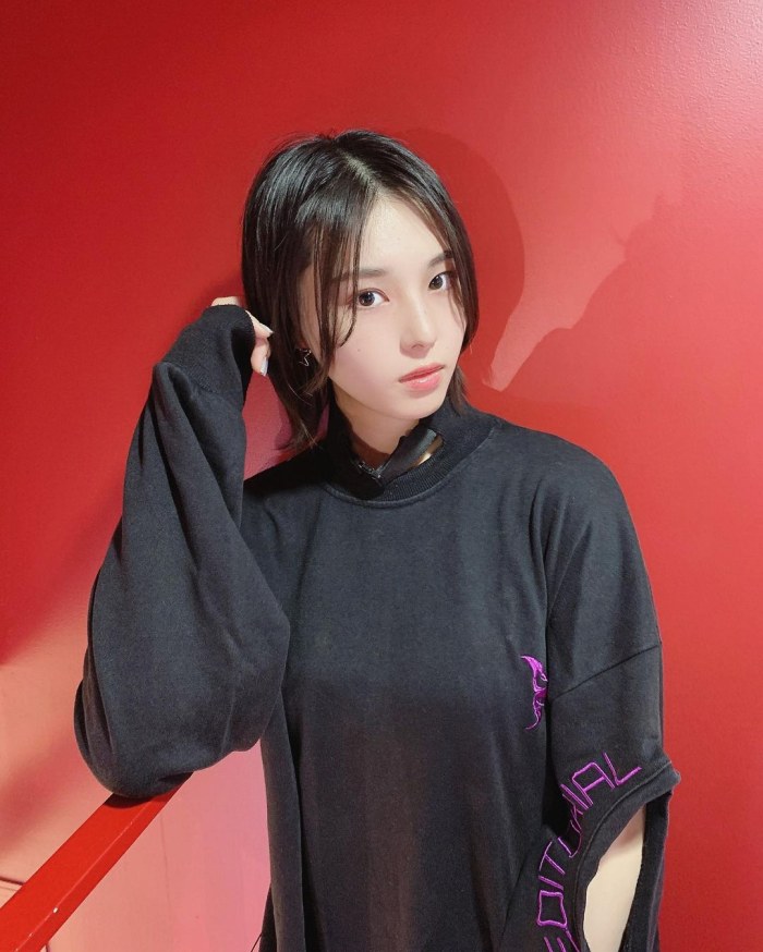 相楽伊織 けっこうボインな水着グラビア画像！