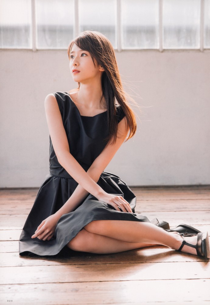 菅原咲月 すべすべ美脚の激かわグラビア画像！