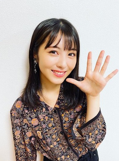 浜辺美波 鬼かわな水着＆浴衣グラビア画像！