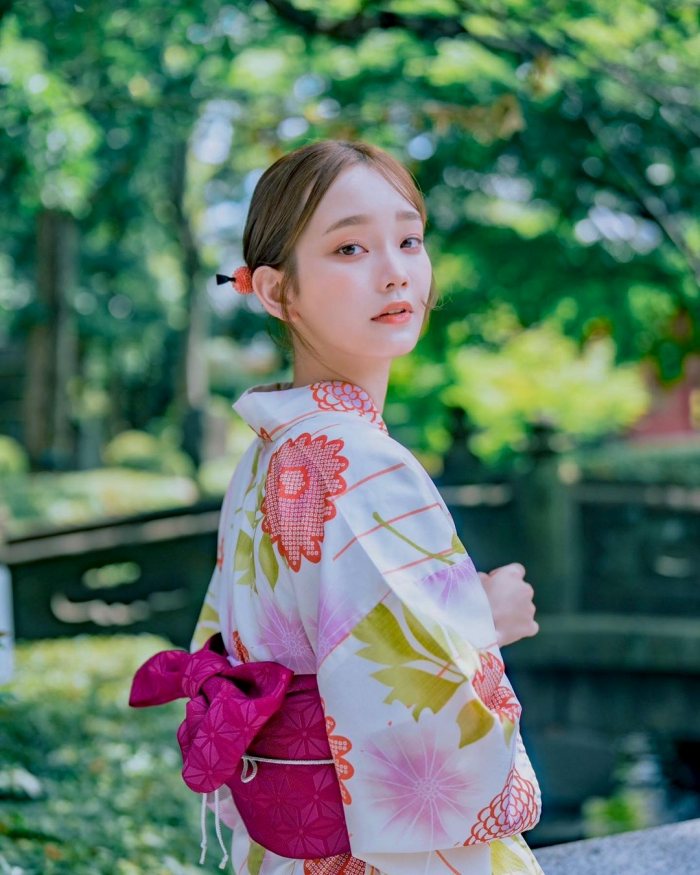 青戸しの Fカップボインな水着グラビア画像！