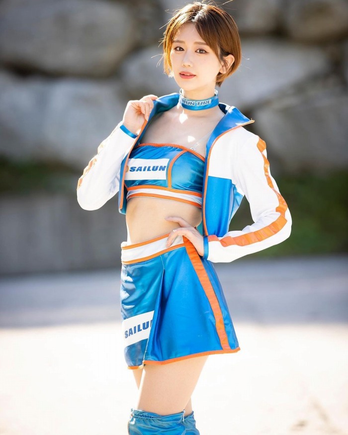 あらた唯 スタイル抜群の水着グラビア画像！