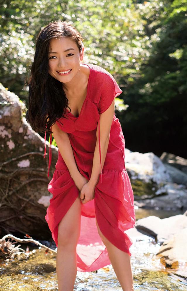片山萌美 濡れ場ヌード＆水着グラビア画像！