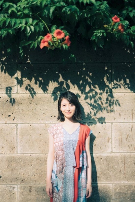 浜辺美波 鬼かわな水着＆浴衣グラビア画像！