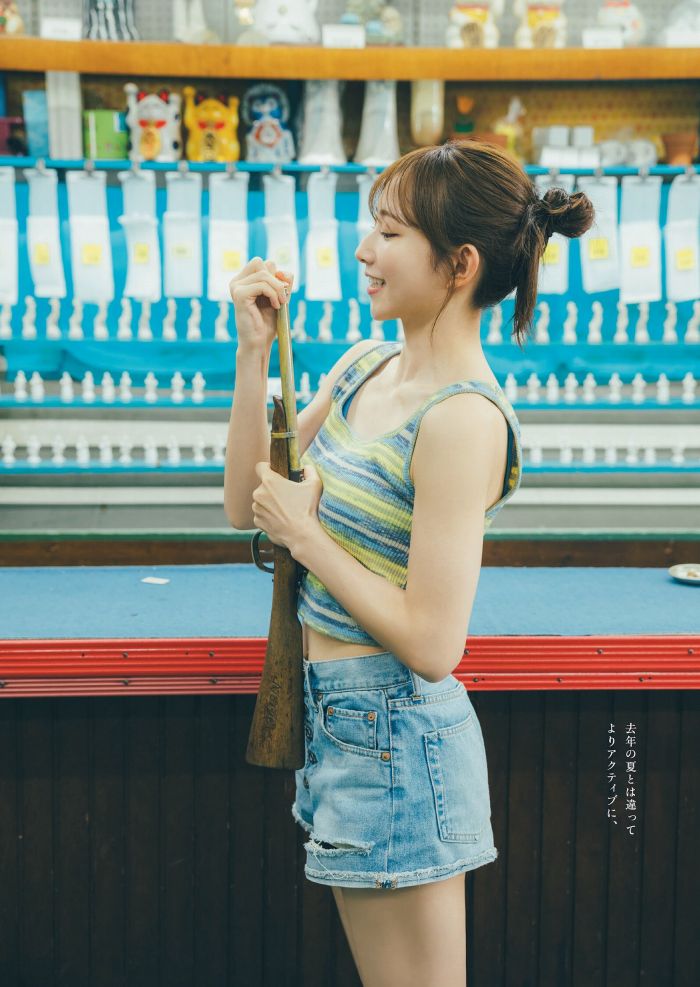 青山なぎさ 激かわな生脚＆タンクトップ画像！