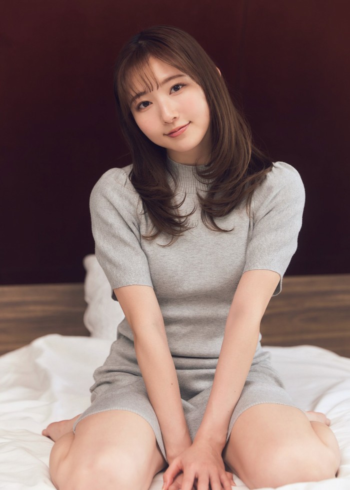 青山なぎさ 激かわな生脚＆タンクトップ画像！