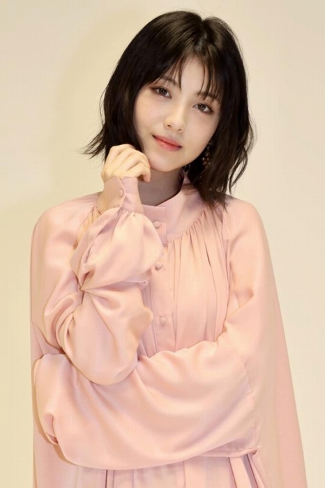 浜辺美波 鬼かわな水着＆浴衣グラビア画像！