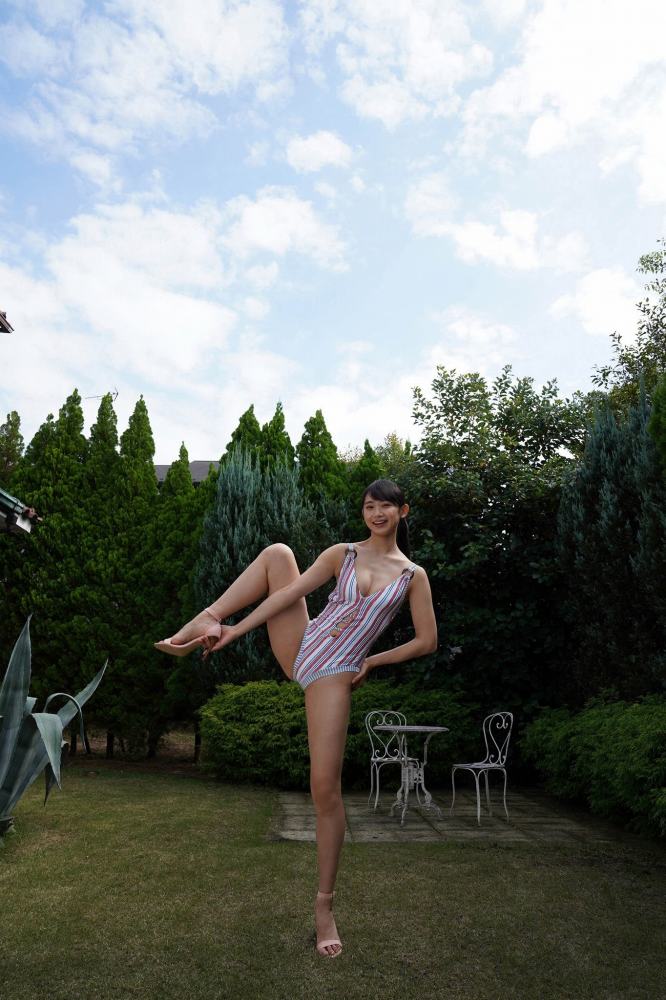 相沢菜々子 スタイル抜群な水着グラビア画像！