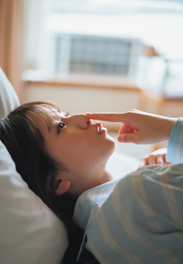 菅原咲月 すべすべ美脚の激かわグラビア画像！