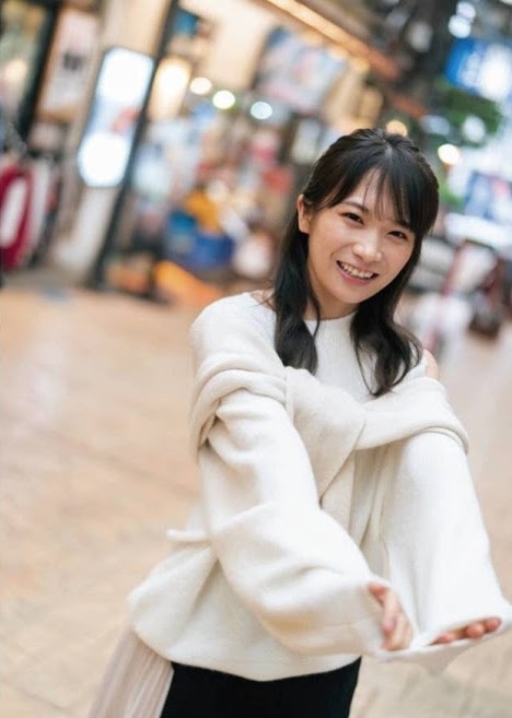 秋元真夏 激かわな水着・ランジェリー画像！