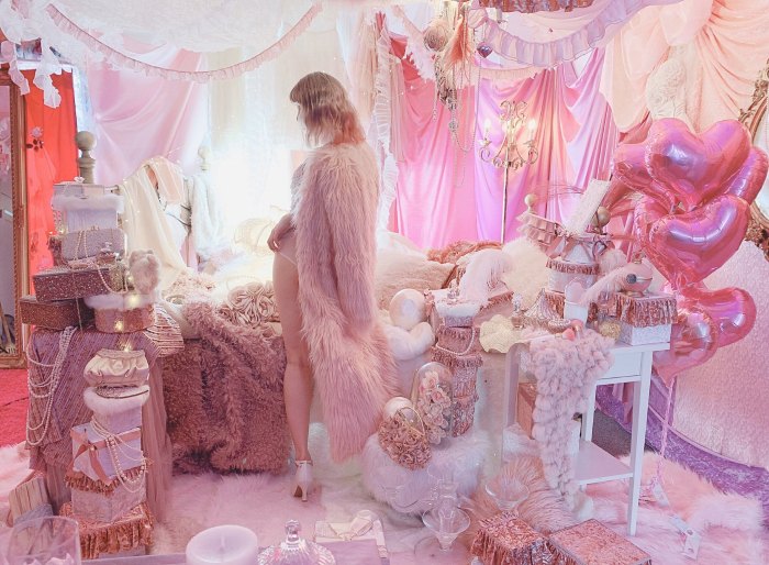 あまつまりな 脱ぎすぎ水着＆下着グラビア画像！