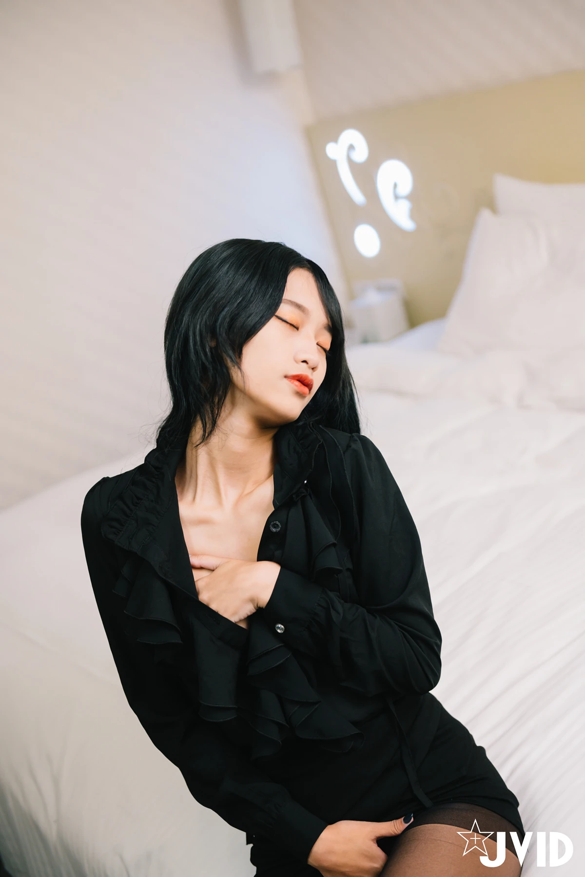 JVID 韓芳語 – DesireVol.極正大奶大學新鮮人芳語.下班後的情色指導