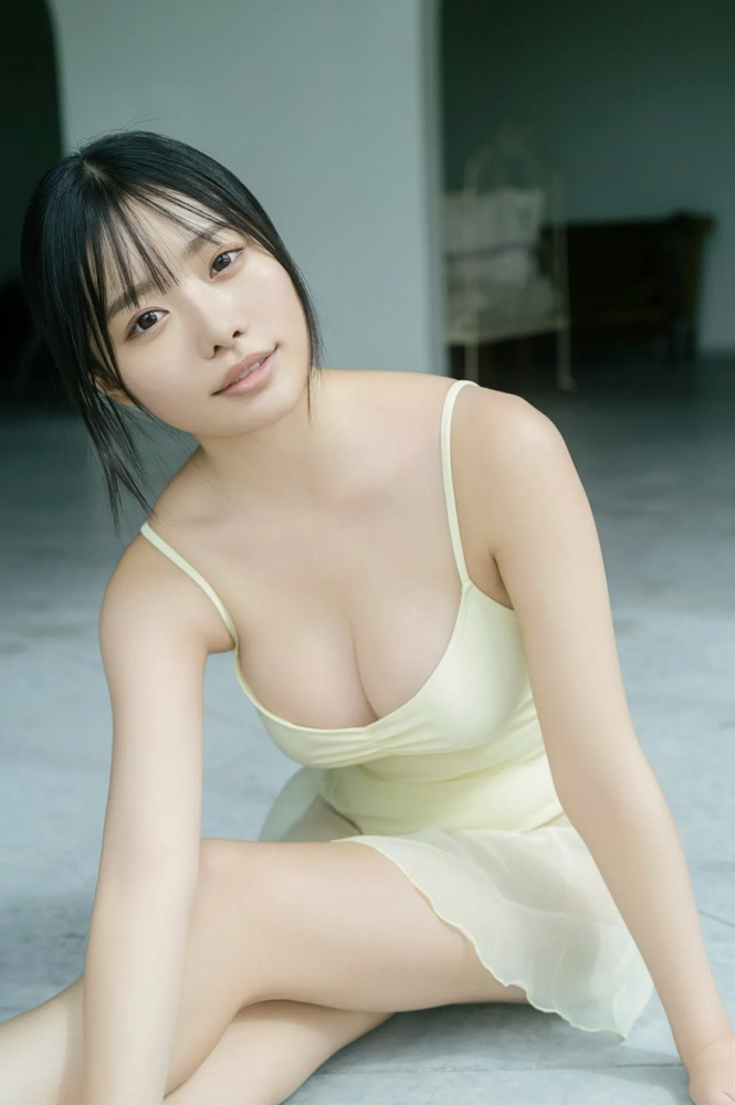 高鶴桃羽 激かわボインな水着グラビア画像！