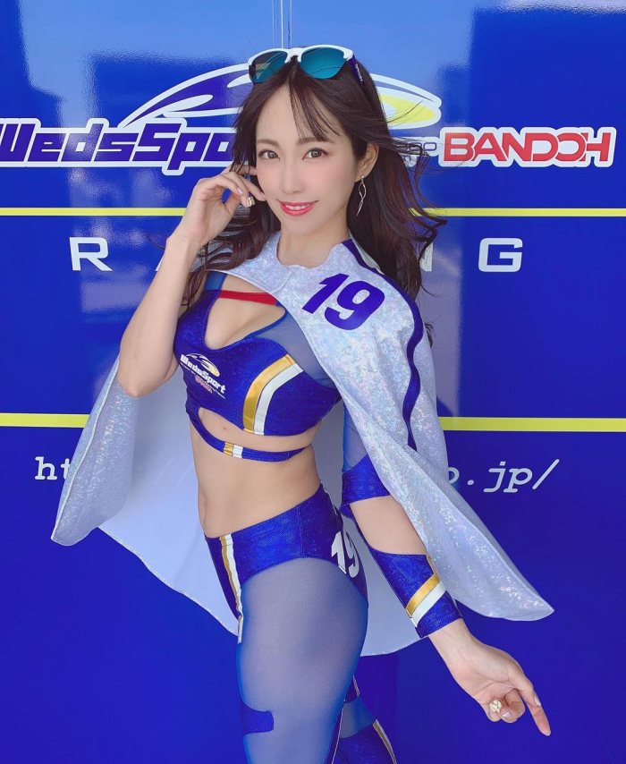 霧島聖子 Dカップお姉さんの水着グラビア画像！