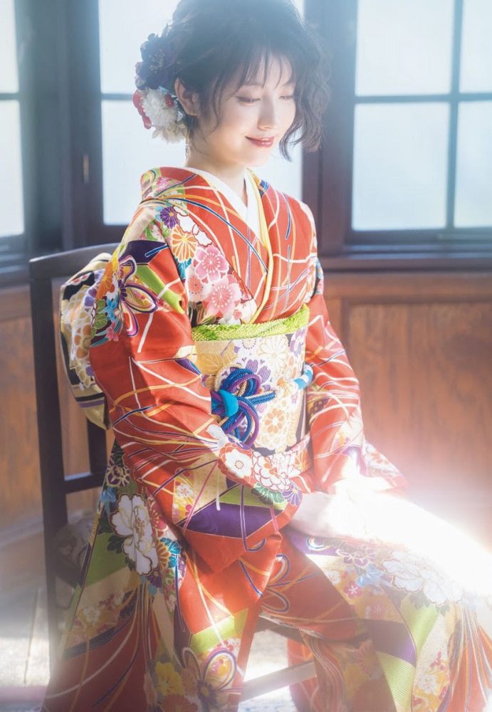 浜辺美波 鬼かわな水着＆浴衣グラビア画像！