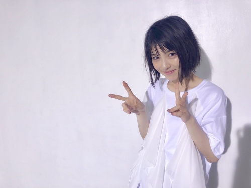 浜辺美波 鬼かわな水着＆浴衣グラビア画像！