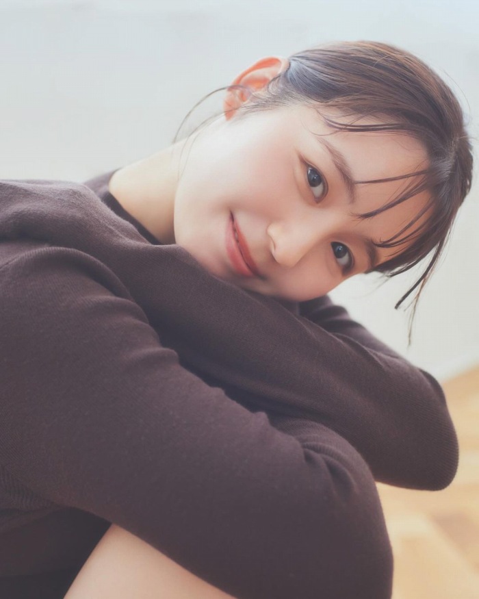 小池里奈 美尻でキュートな水着グラビア画像！