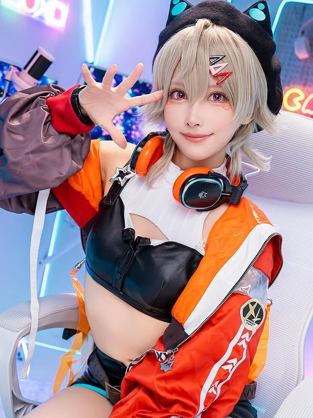 えい梨 美しいコスプレ＆水着グラビア画像！
