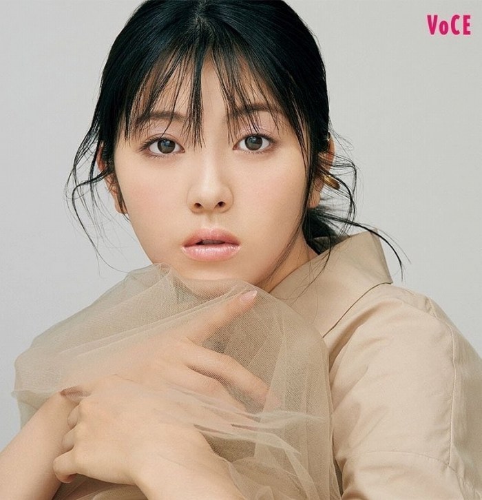 浜辺美波 鬼かわな水着＆浴衣グラビア画像！