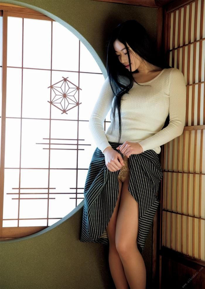 小田飛鳥 Iカップおっぱいの爆乳ヘアヌード画像！