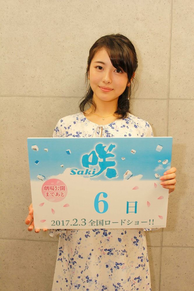 浜辺美波 鬼かわな水着＆浴衣グラビア画像！