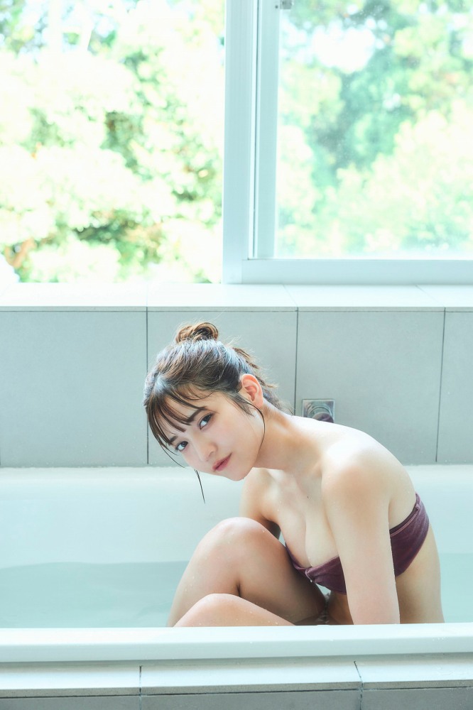 黒嵜菜々子 ふわふわボインの水着グラビア画像！