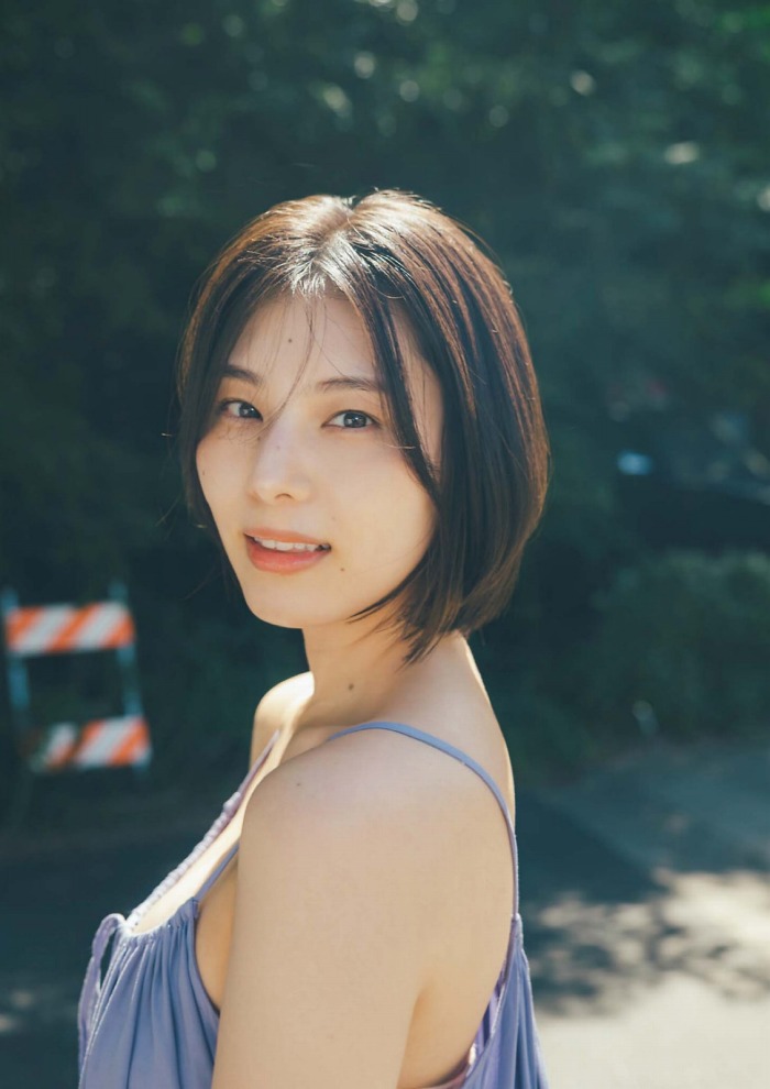 相楽伊織 けっこうボインな水着グラビア画像！