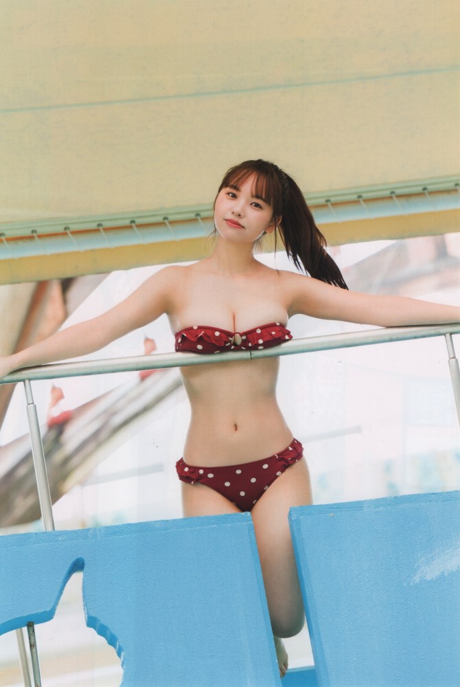 本郷柚巴 まぶしいボインの水着グラビア画像！