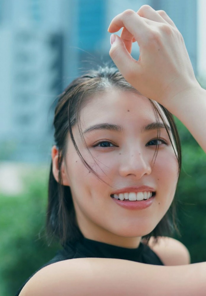 相楽伊織 けっこうボインな水着グラビア画像！