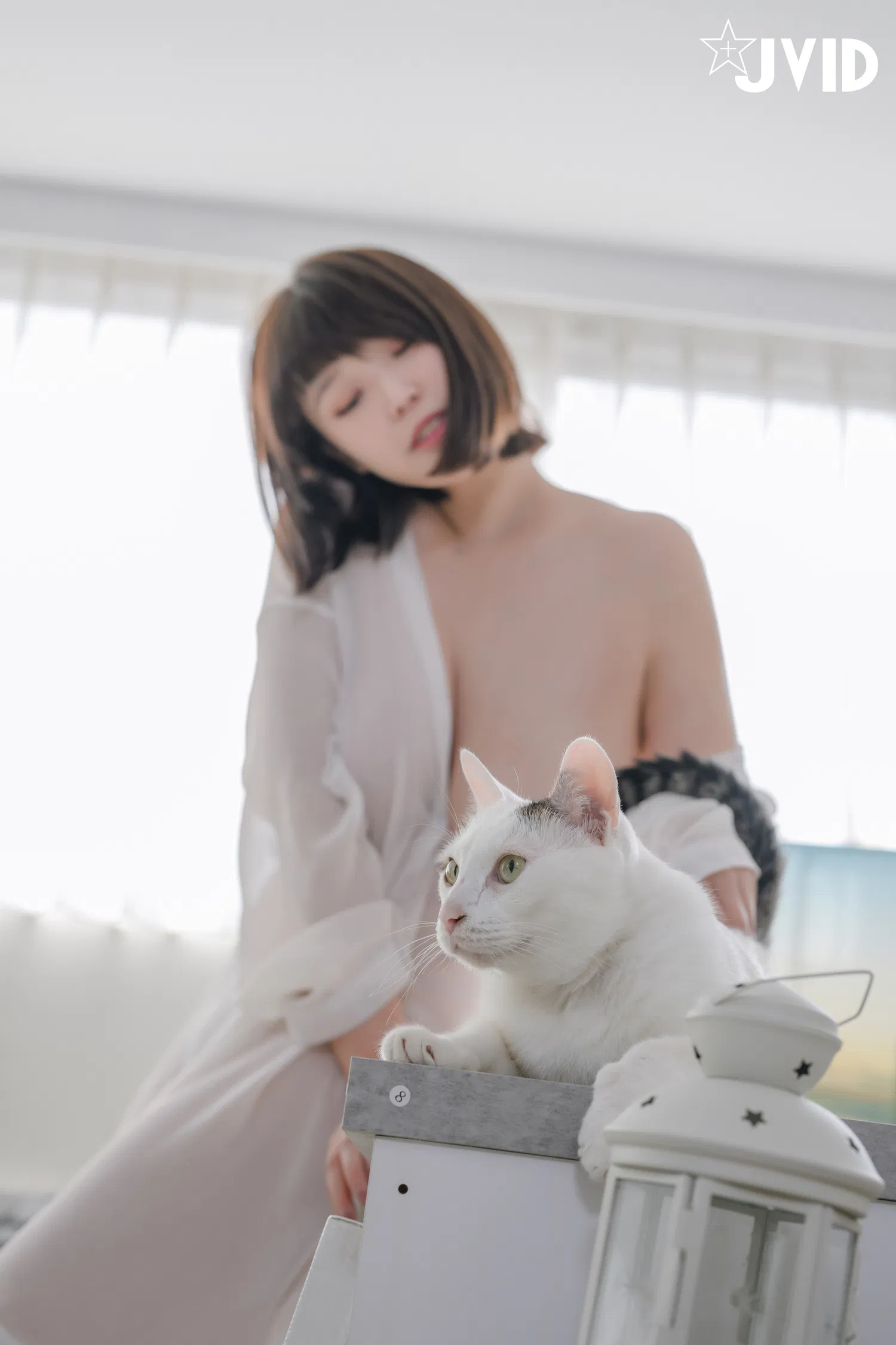 [JVID] Ruru茹茹 - 【H級豪巨乳】寄宿家中的前同事－茹茹，一早醒來就衣衫不整！豪乳在眼前晃的我頭好暈啊～～～