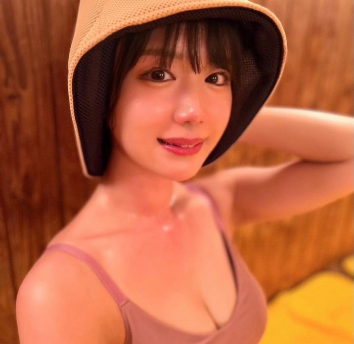 あらた唯 スタイル抜群の水着グラビア画像！