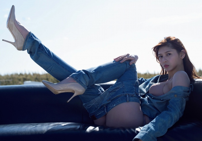 アンジェラ芽衣 素敵すぎ水着グラビア画像！