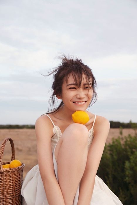 秋元真夏 激かわな水着・ランジェリー画像！