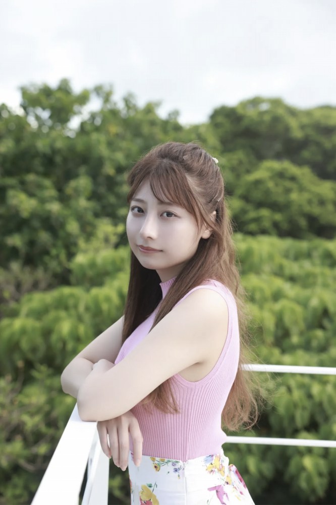 鈴木優香 ちょっと脱ぎすぎ水着グラビア画像！