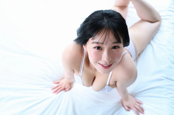 髙野真央 Gカップボインの水着グラビア画像！