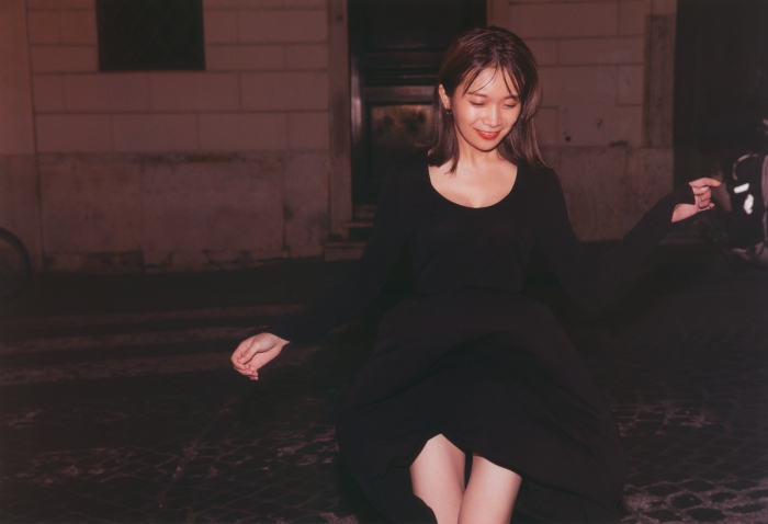 秋元真夏 激かわな水着・ランジェリー画像！