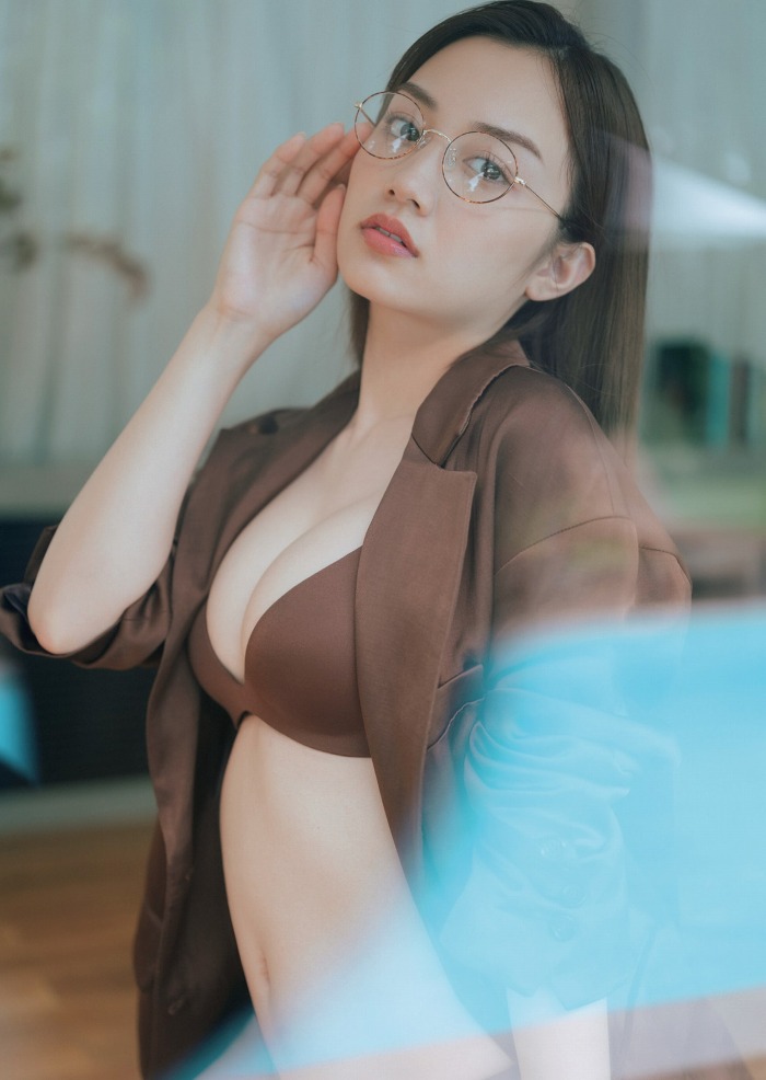 黒木ひかり むっちりバストの水着グラビア画像！