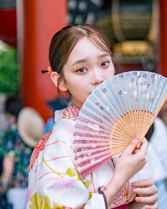 青戸しの Fカップボインな水着グラビア画像！