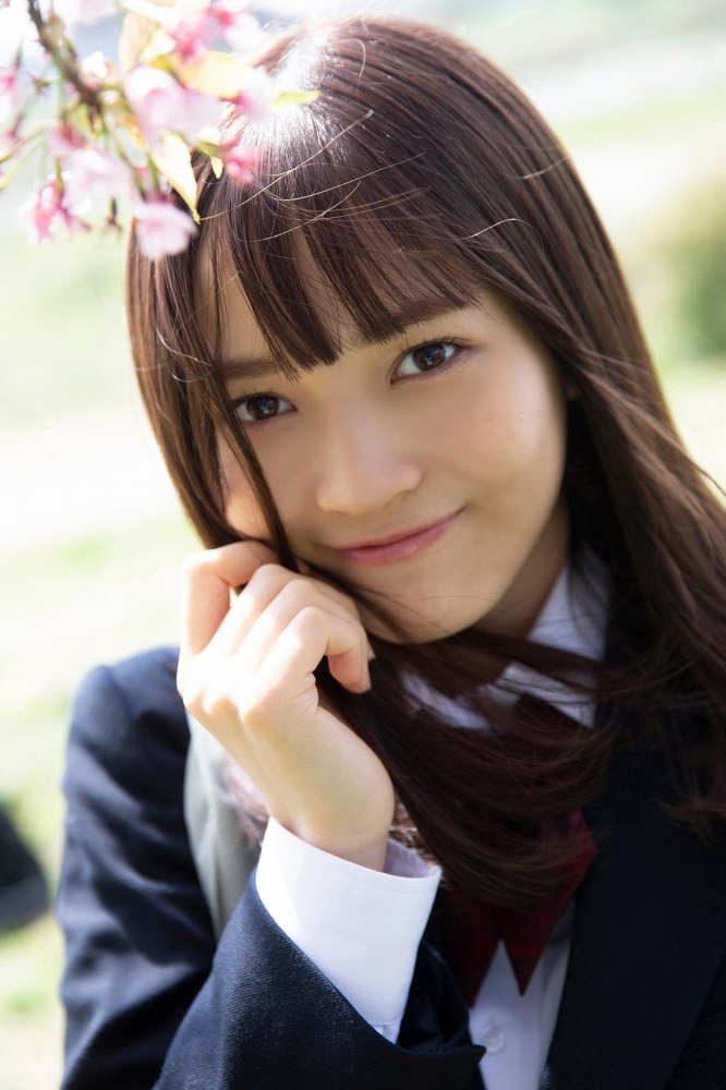 黒嵜菜々子 ふわふわボインの水着グラビア画像！