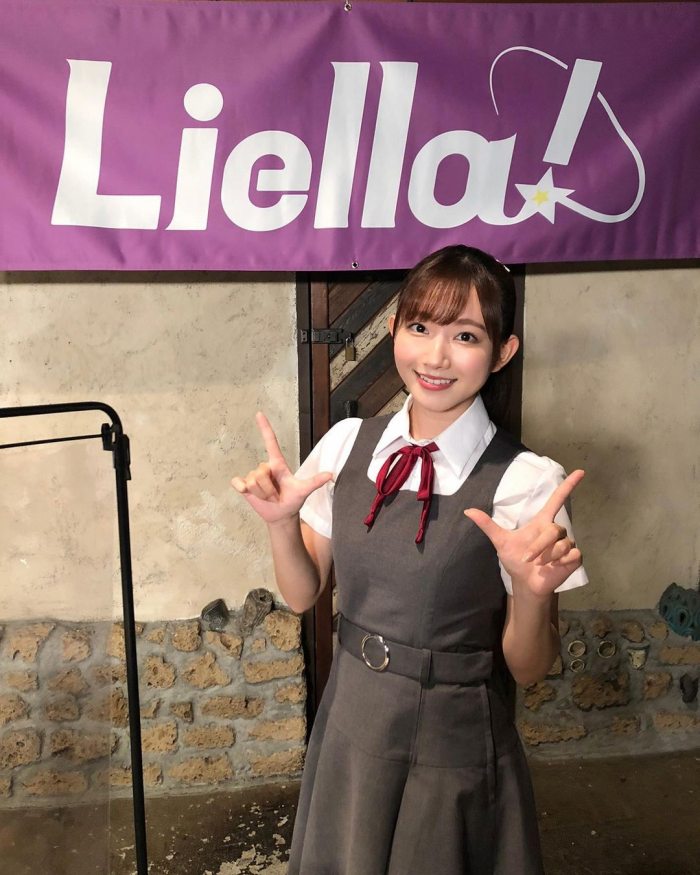 青山なぎさ 激かわな生脚＆タンクトップ画像！