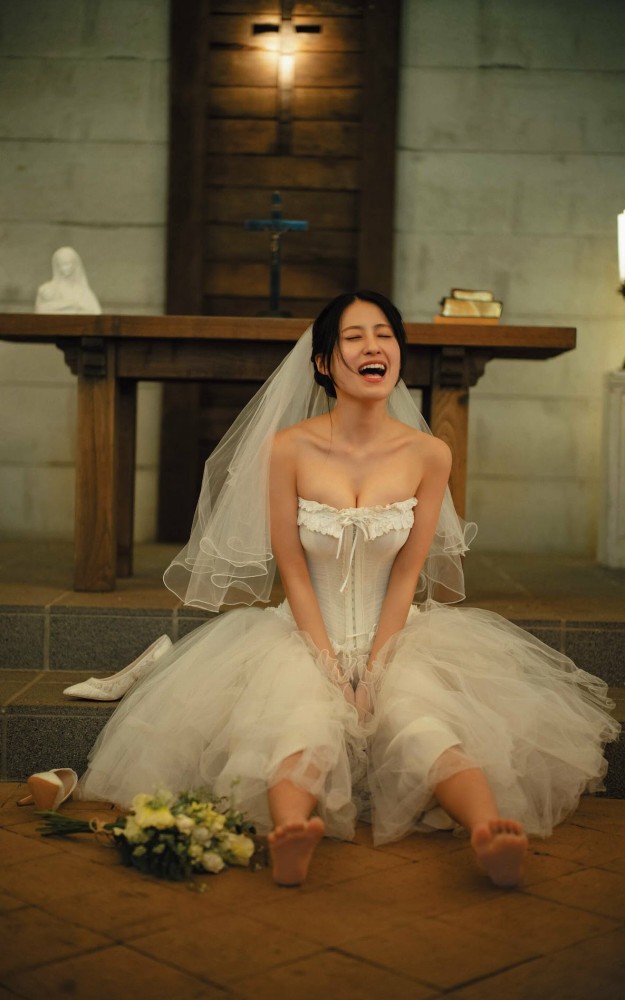 澄田綾乃 はみ出るFカップの水着グラビア画像！