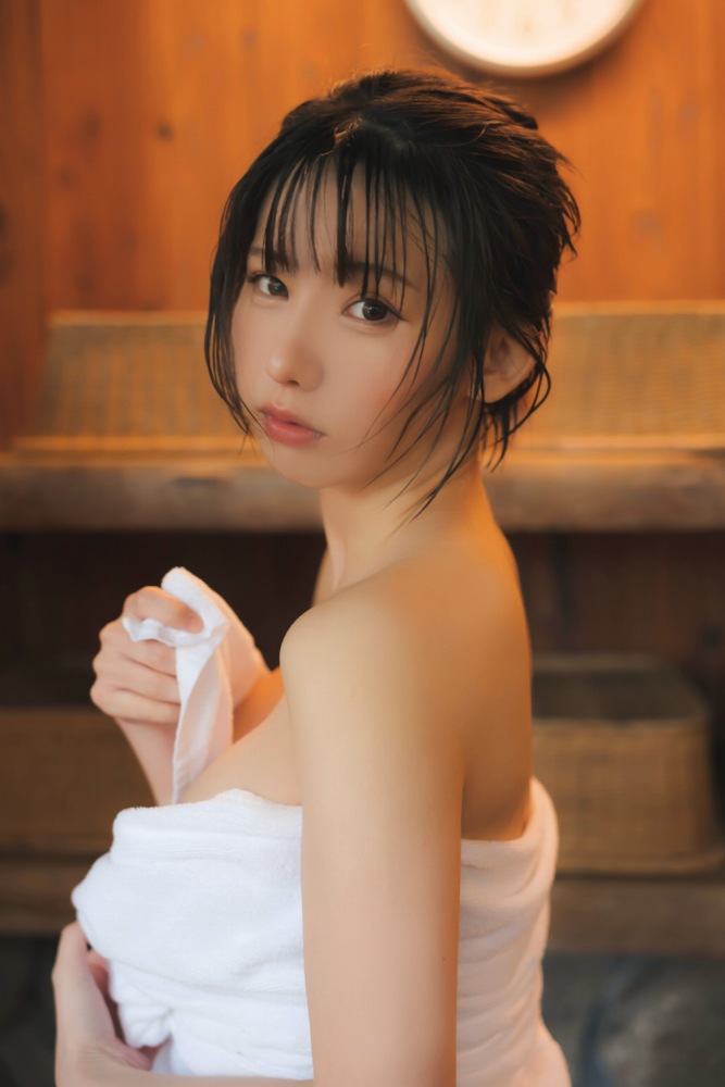 えなこ 過去のグラビア画像