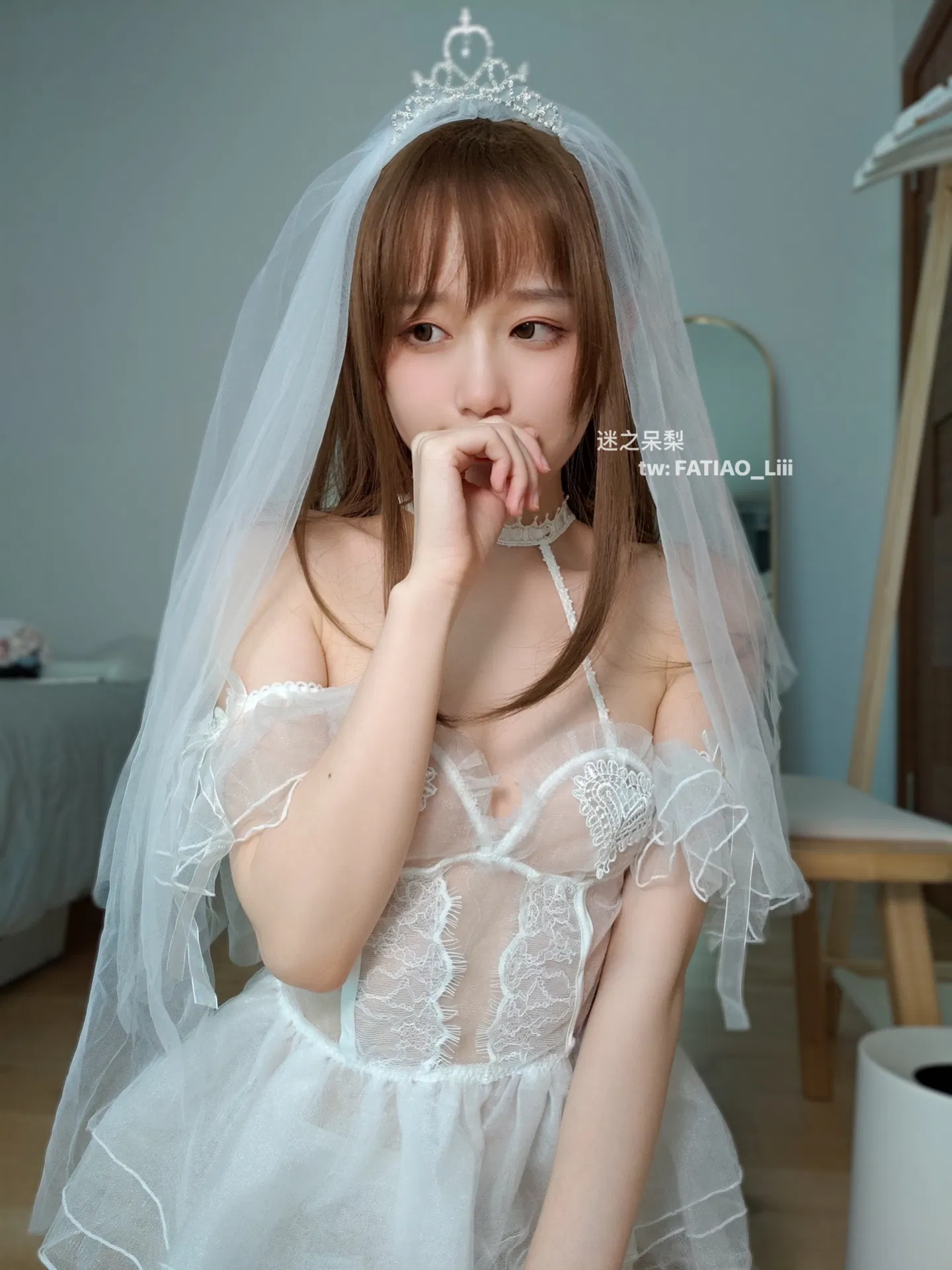 [Fantia] 迷之呆梨 – 自撮り写真 新婚初夜