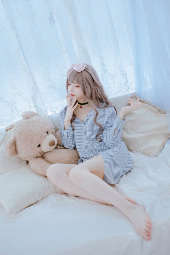 えい梨 美しいコスプレ＆水着グラビア画像！